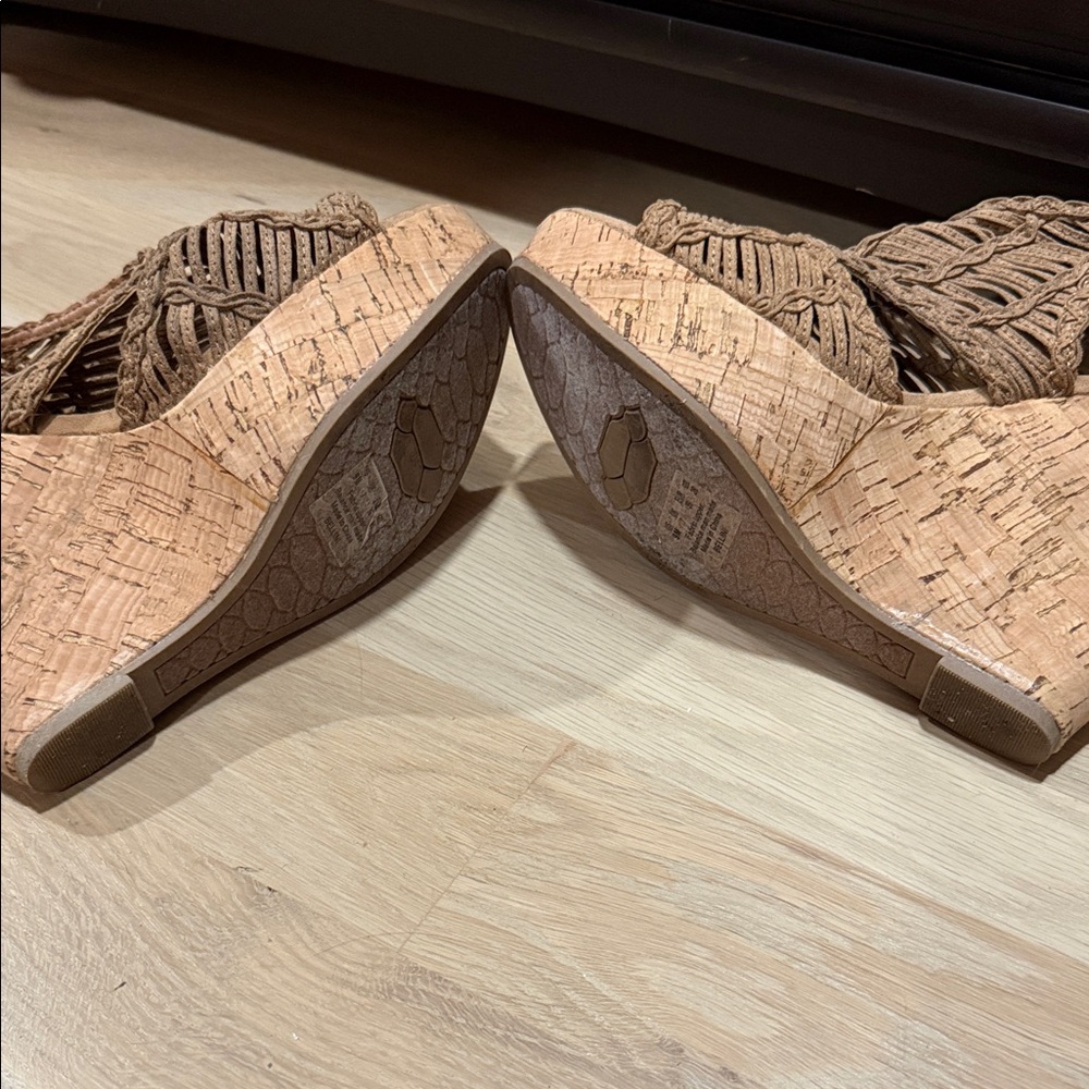 Chic Tan Wedge Sandals - Picture 5 of 6